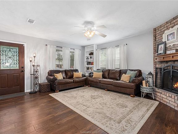 4th image of 4113 Kenwood Dr