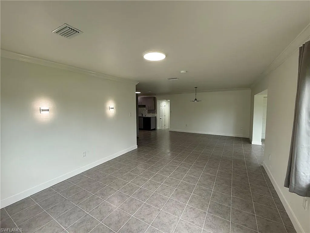 3 bed, 2.0 bath, 1300 sqft, $2,600 — Photo 4