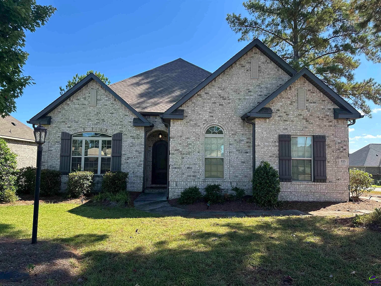 3 bed, 2.5 bath, 2061 sqft, $2,350 — Photo 1