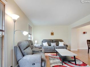 1434 Farrington Ln, Aurora, IL 60504