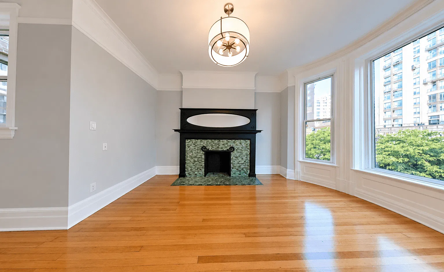 10-12 W. Chestnut — Photo 1