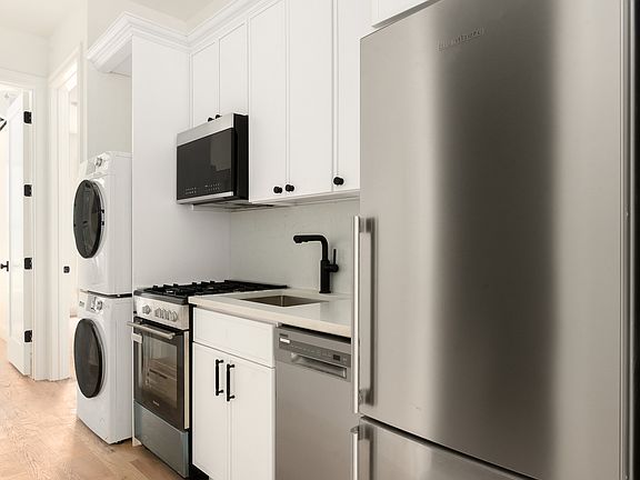 2nd image of 525 Madison St Floor 3