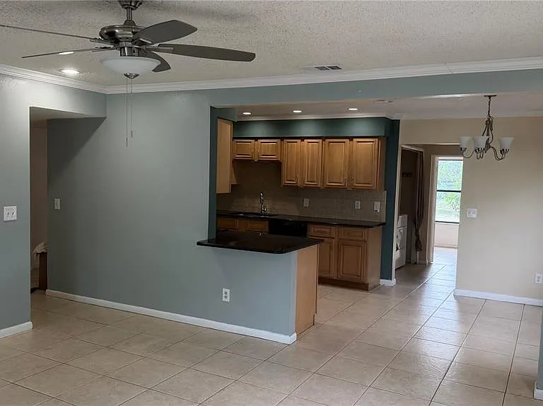 6411 Santa Monica Dr — Photo 6