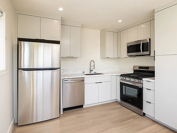2nd image of 1334 Barry Ave APT 7