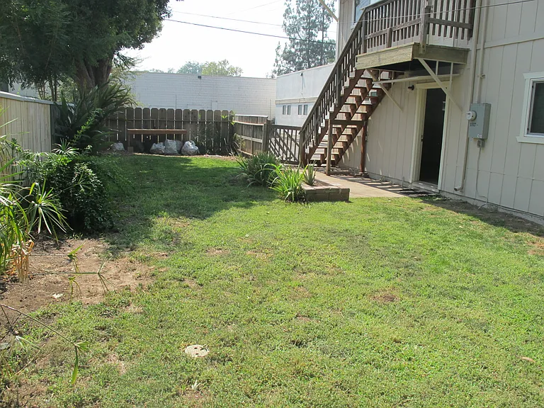 1517 Arbutus Ave #1 — Photo 7