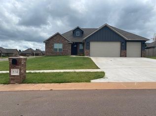 574 Megan Ln, Blanchard, OK 73010