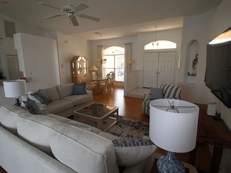 450 Sorrento Ct — Photo 6