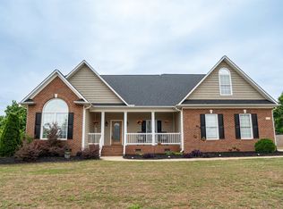 1048 Corie Crest Dr, Boiling Springs, SC 29316