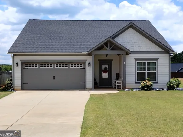 502 N Point Cir, Hartwell, GA 30643