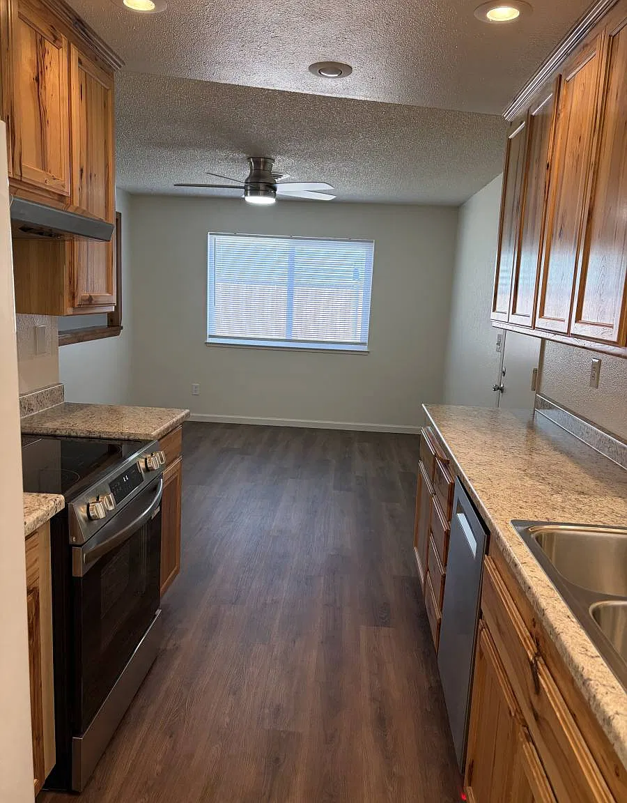 2451 Venus Way in Redding, CA 96002 — Photo 2