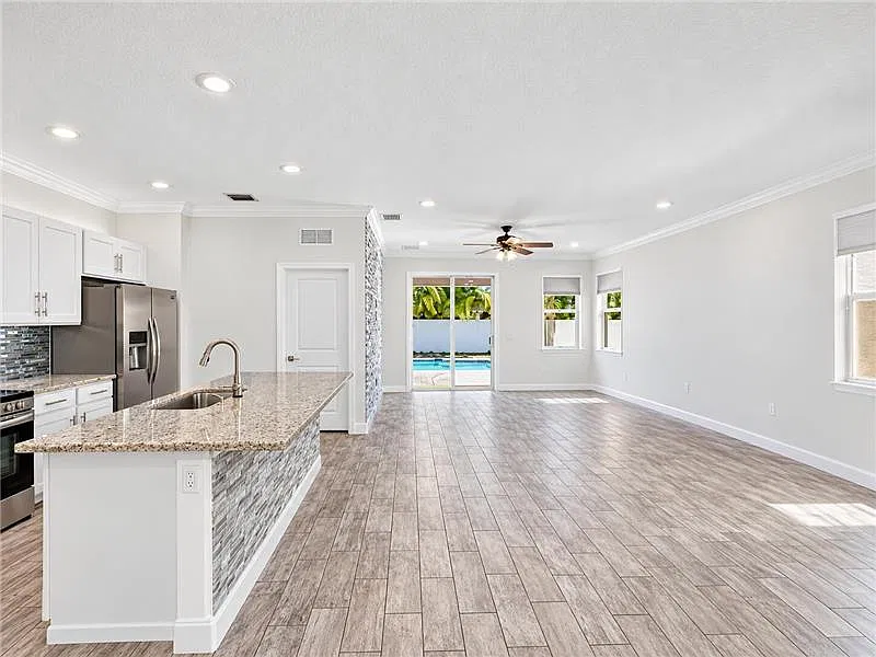 4 bed, $4,250 — Photo 4