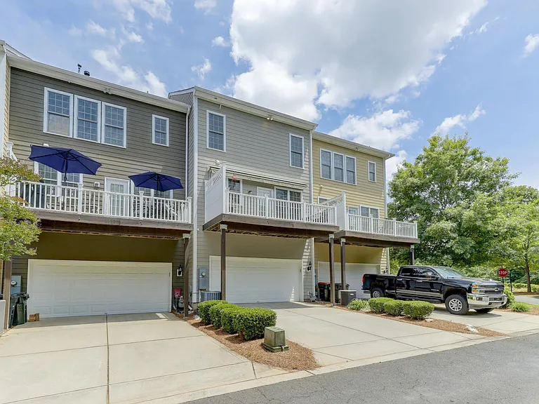 1132 Drayton Ct — Photo 35