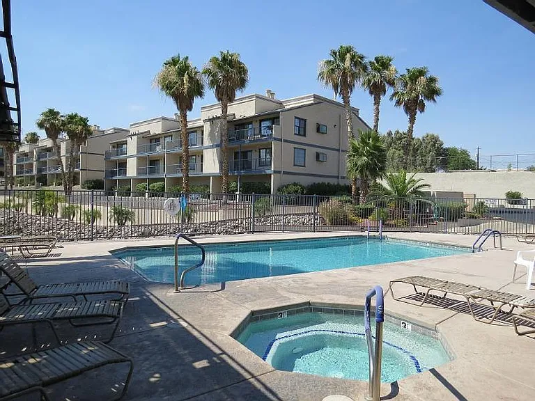 Wonderful Heated pool year round and hot tub