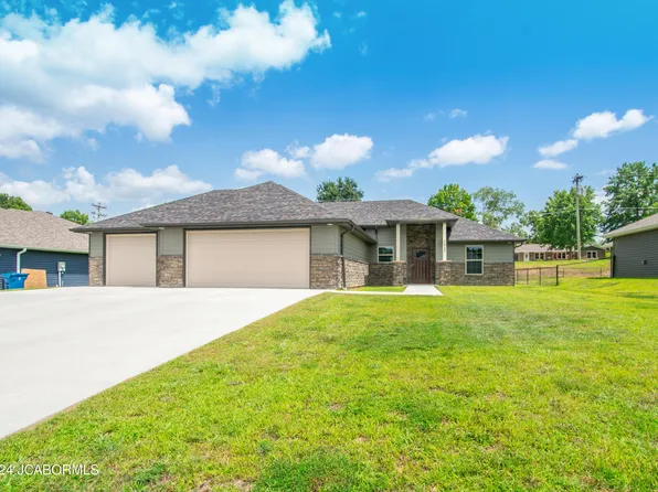 1913 Eliana Dr, Jefferson City, MO 65109