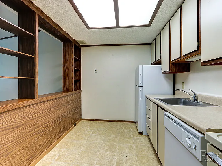 Easton Ridge Apartments — Photo 9