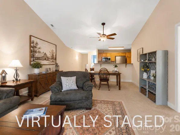 94 Foxden Dr Unit 202, Fletcher, NC 28732