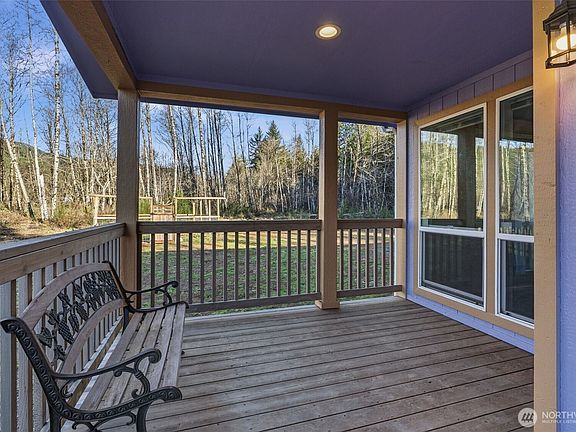3rd image of 142 Wild Daisy Drive