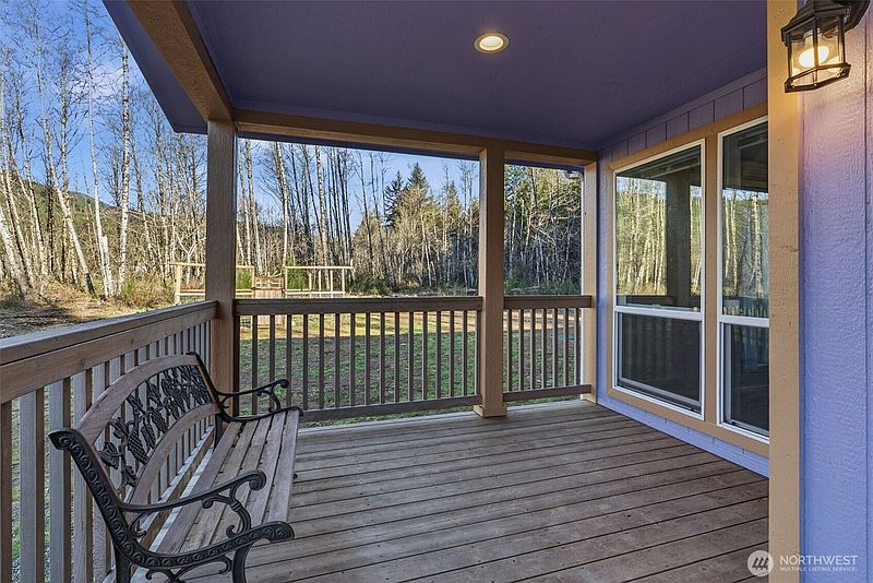 3rd image of 142 Wild Daisy Drive