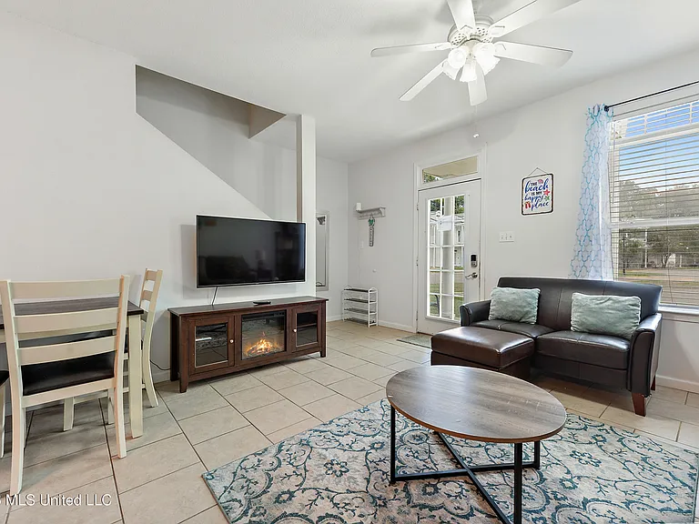 1270 Century Oaks Dr #B — Photo 4