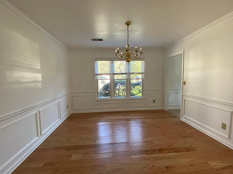 3013 Eglantine Ct — Photo 6