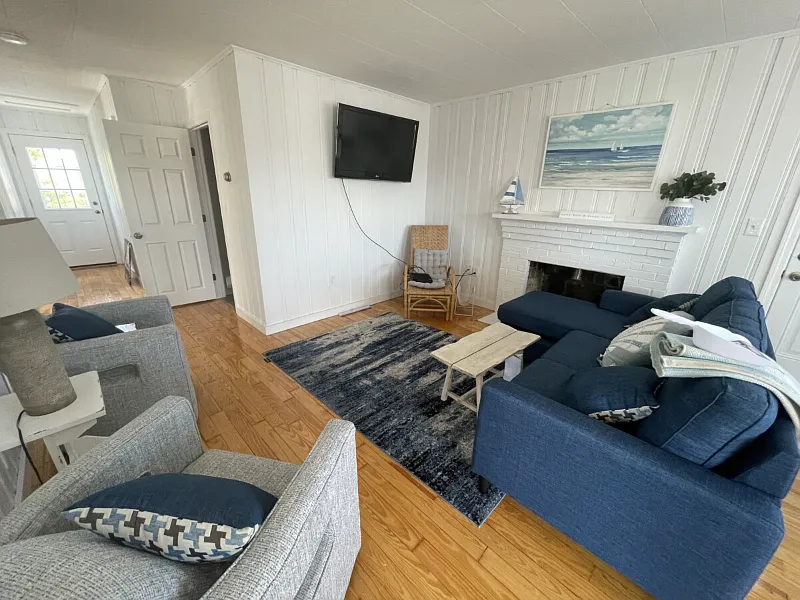 3 bed, $1,800 — Photo 1