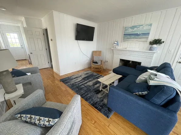 11 Tuttle Ave #Up, Hampton, NH 03842