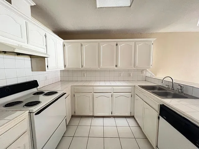 2105 Kimberly Lane - 4 — Photo 2