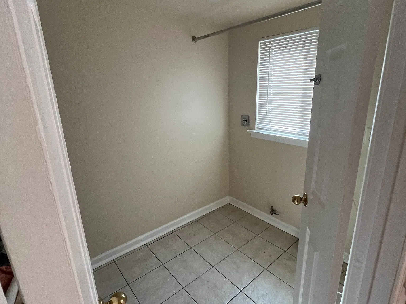 3 bed, 1700 sqft, $2,700 — Photo 4