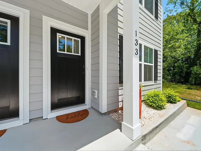 131 8th Avenue Dr SE — Photo 3