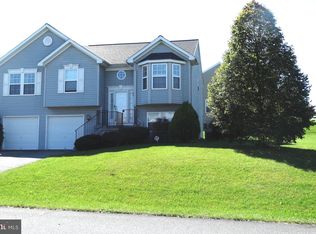 2471 Orion Dr, Chambersburg, PA 17202