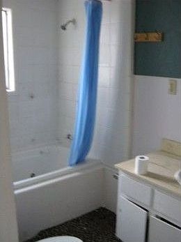 5th image of 2133 N Santa Fe Ave