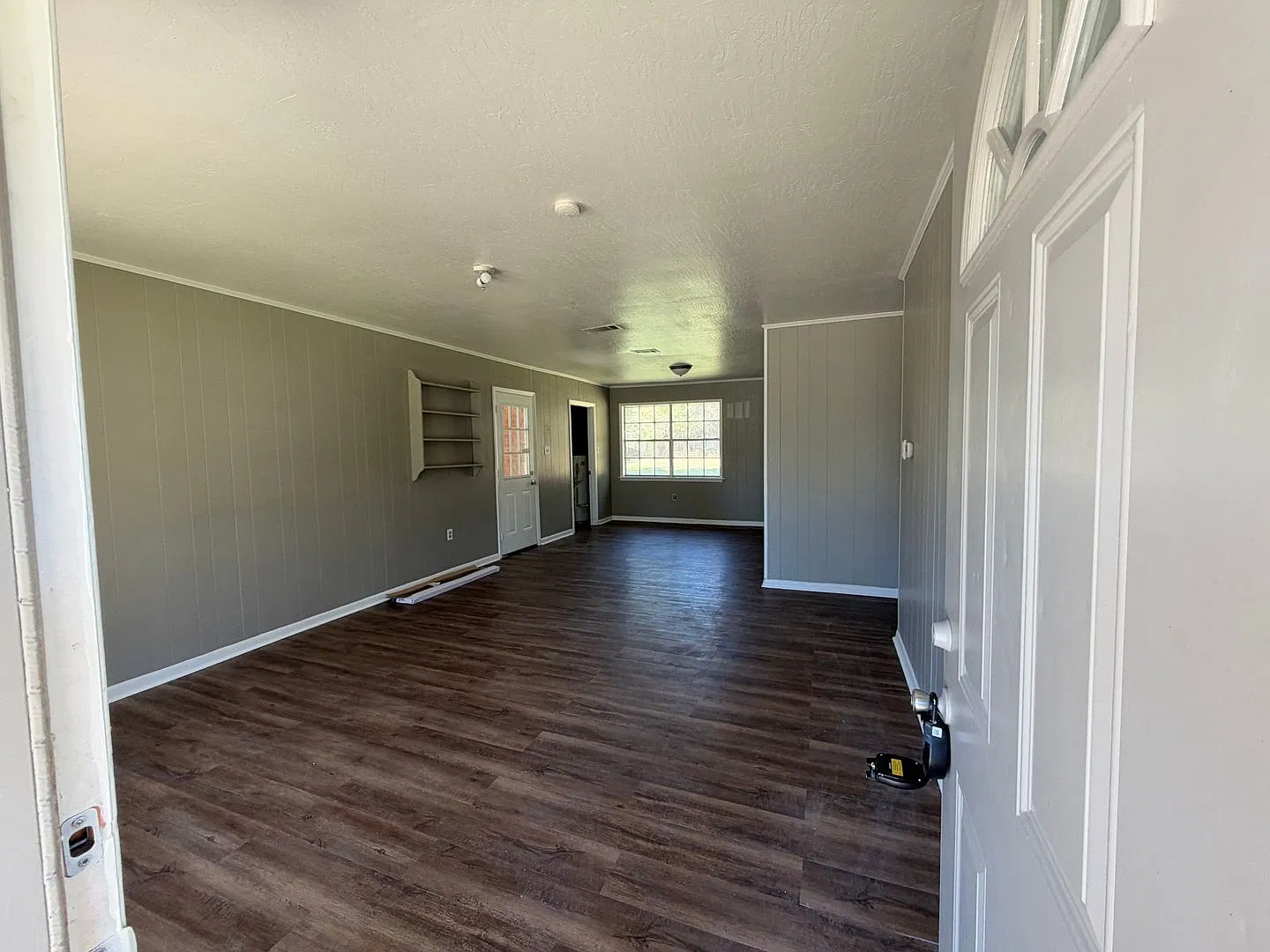 3 Bedroom 1 Bath House in Glendale for Rent — Photo 3