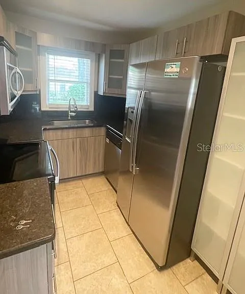 102 W Elm St — Photo 16