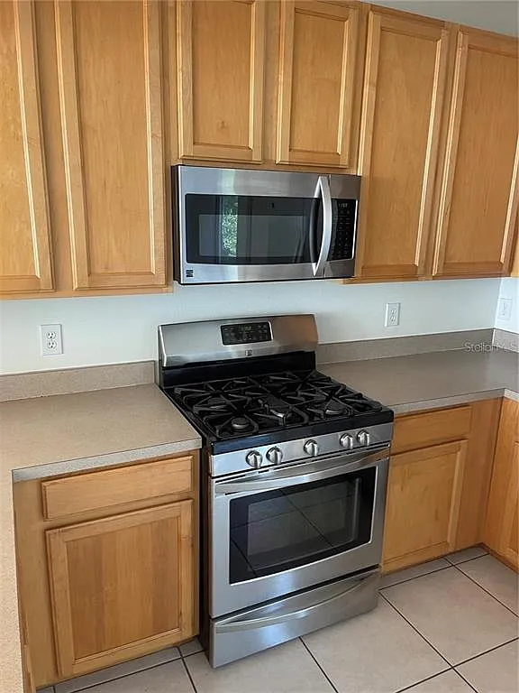 3 bed, 2.5 bath, 1692 sqft, $2,800 — Photo 3