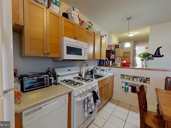 3rd image of 1523 Fontain St