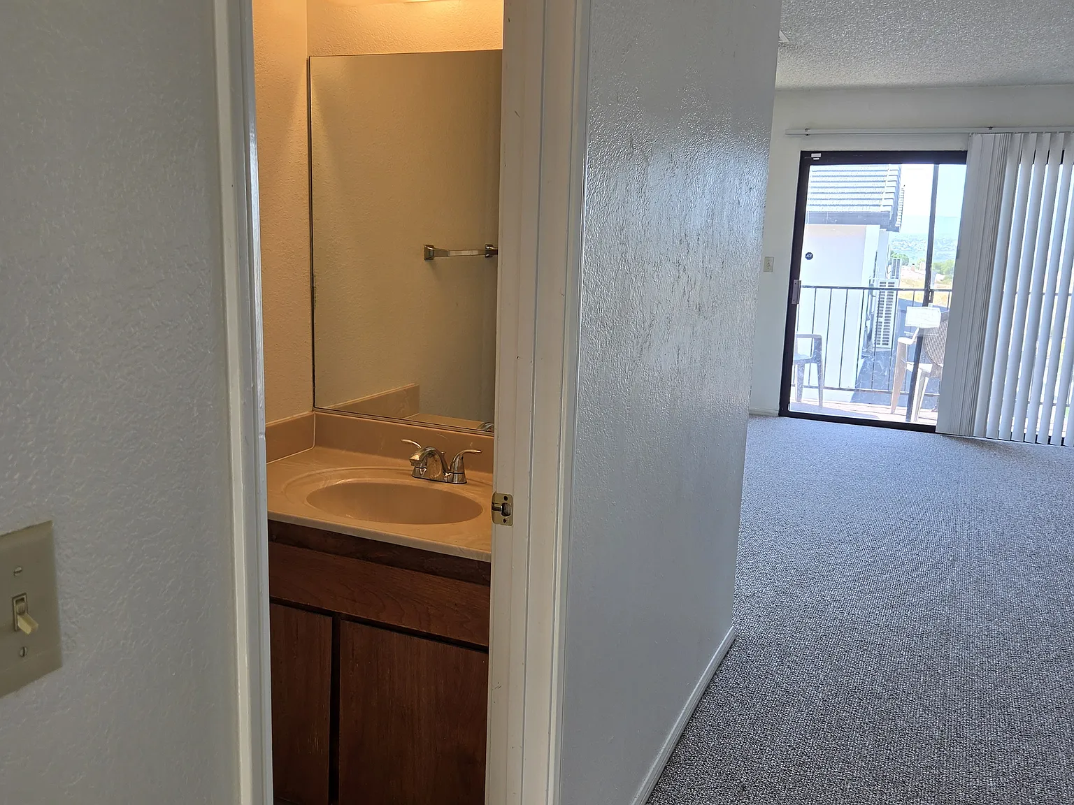 2 bed, 2.5 bath, 1300 sqft, $1,695 — Photo 4