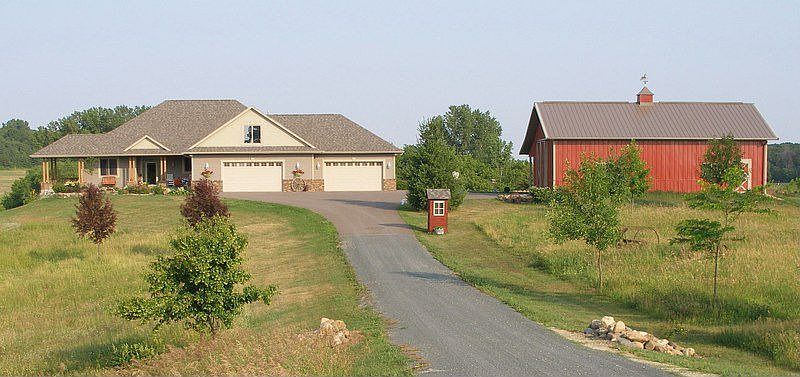 Take a tour at http://users.dishup.us/stonegatefarm/page2.html