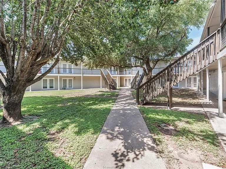 3914 Old College Rd — Photo 3