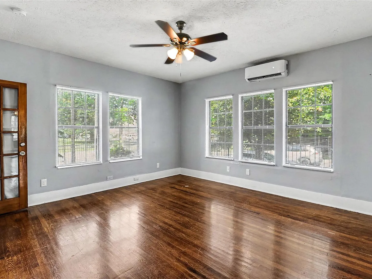 2 bed, 1.0 bath, 3227 sqft, $1,525 — Photo 4