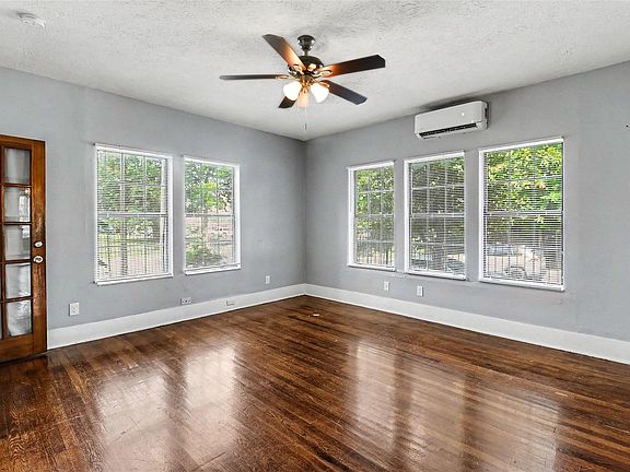 4th image of 5121 Polk St #1