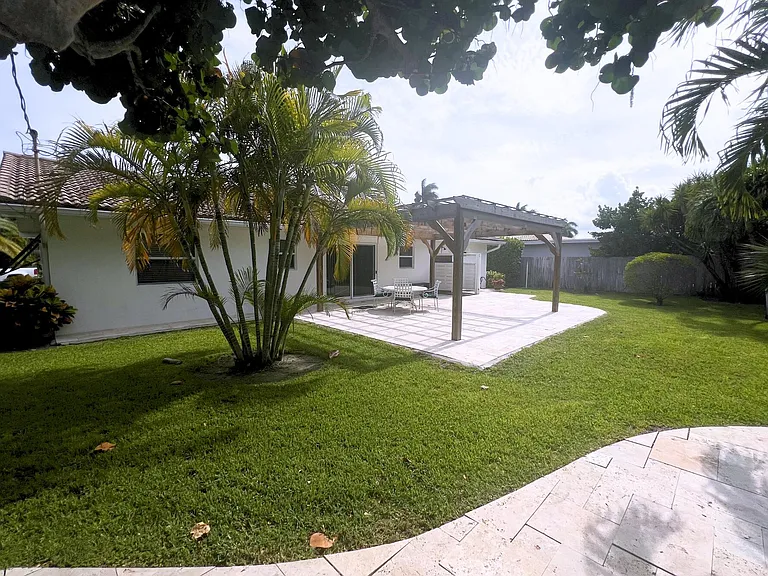 1260 Manor Dr — Photo 40