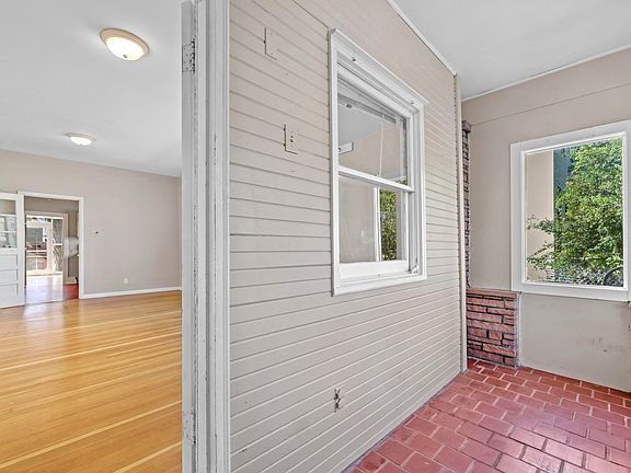 4th image of 2212 Pine St