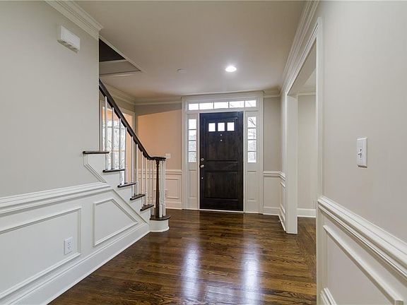 2nd image of 1565 Summerset Dr