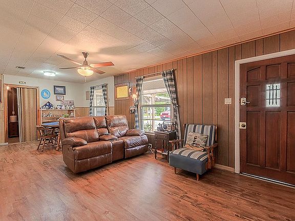 3rd image of 1525 Caywood Ln