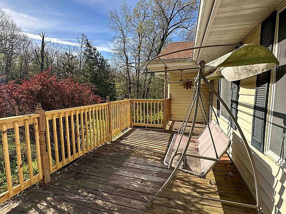 2nd image of 707 Pony Ln