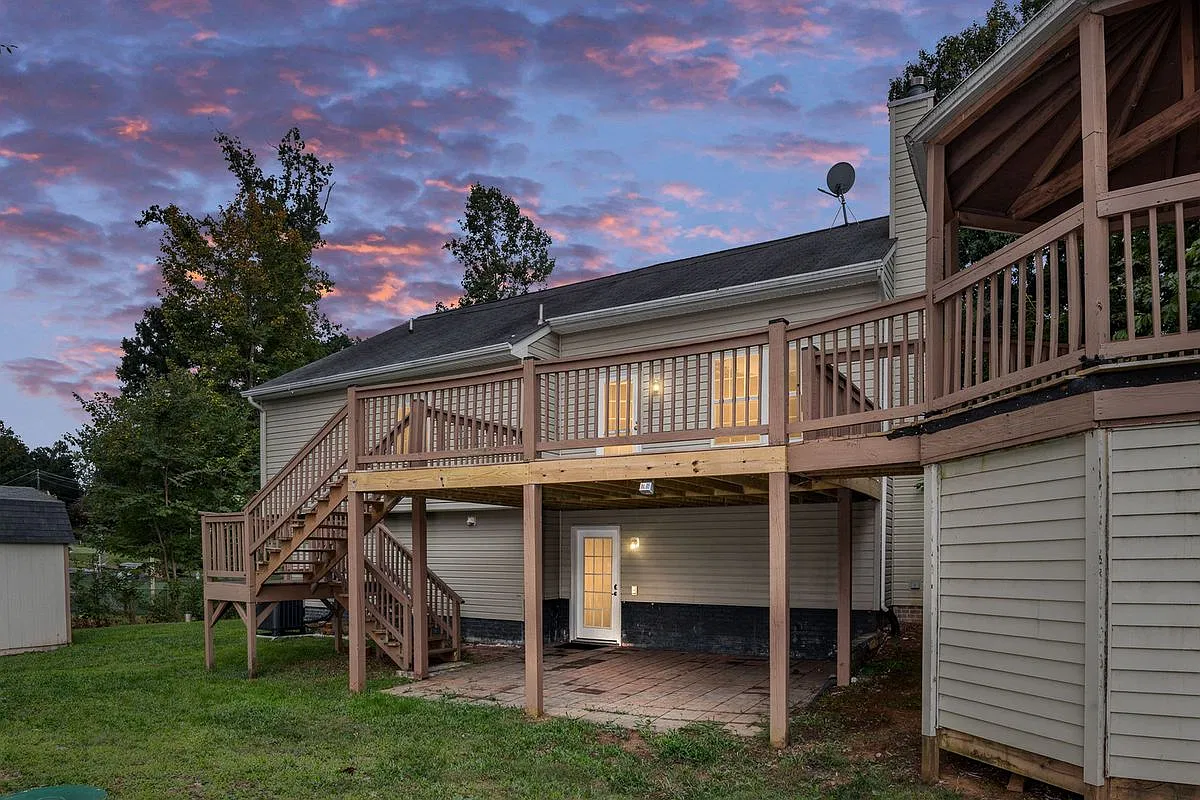 4 bed, 3.0 bath, 1738 sqft, $2,900 — Photo 3