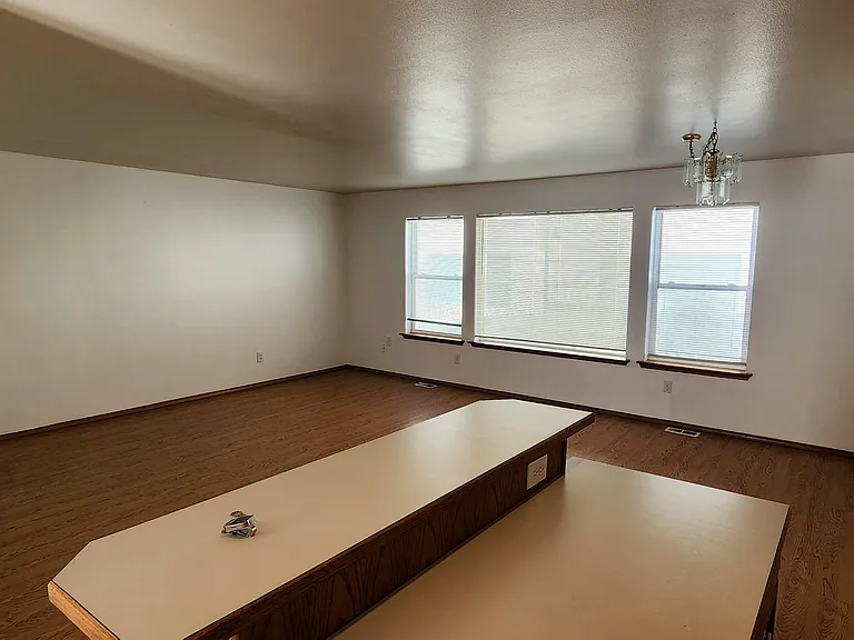 1326 S Skyline Dr — Photo 2
