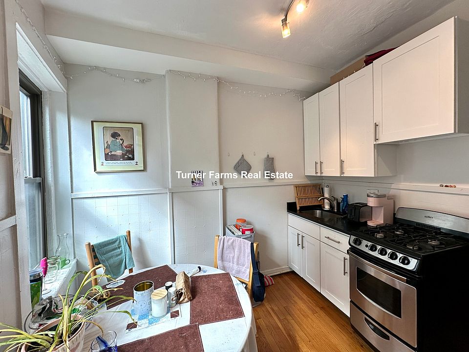 1st image of 110 Willow St #2A
