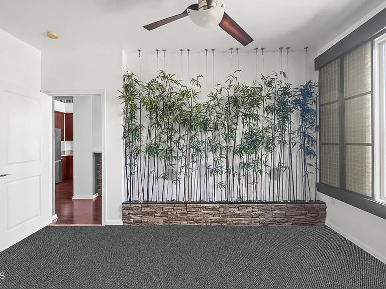 1901 Victoria Ave #201 — Photo 28