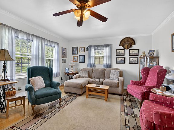 4th image of 838 Aster Rd